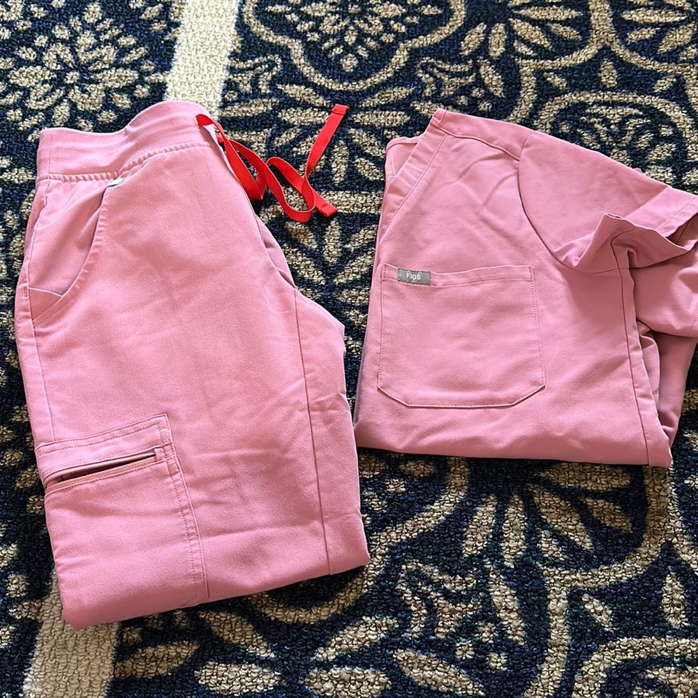 Figs Scrub set in Chalk Pink